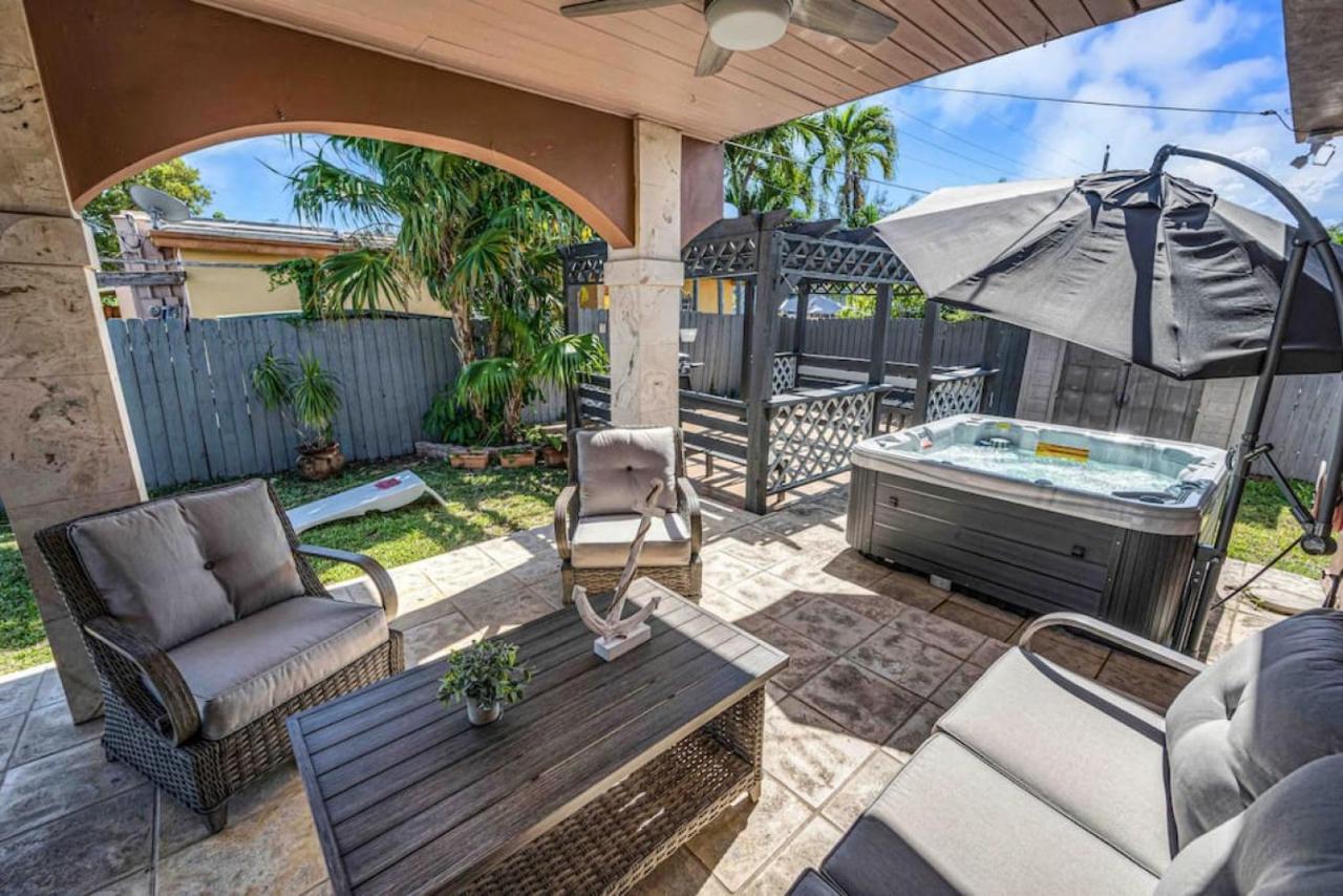 Amazing 3 Bed Home With Playground, Jacuzzi Grill Miami Exterior photo